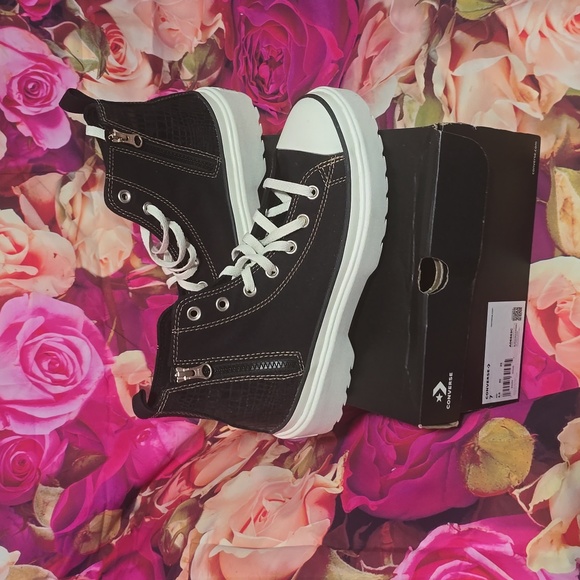 Converse - Picture 4 of 4